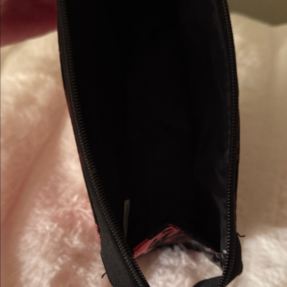 Red and Black Las Vegas Pouch - Picture 3 of 4